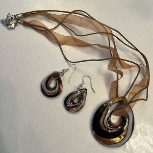 NEW Murino Glass Necklace and Earring Set